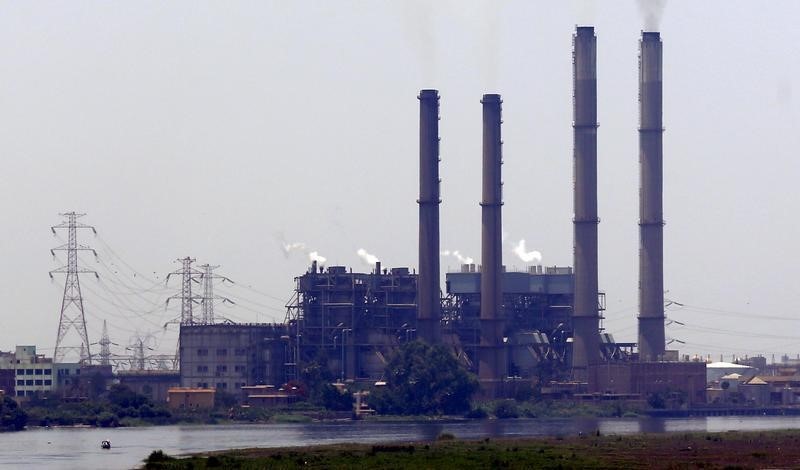 © Reuters. خيارات مصر للطاقة تسترضي المواطنين لكنها تضغط على المصانع