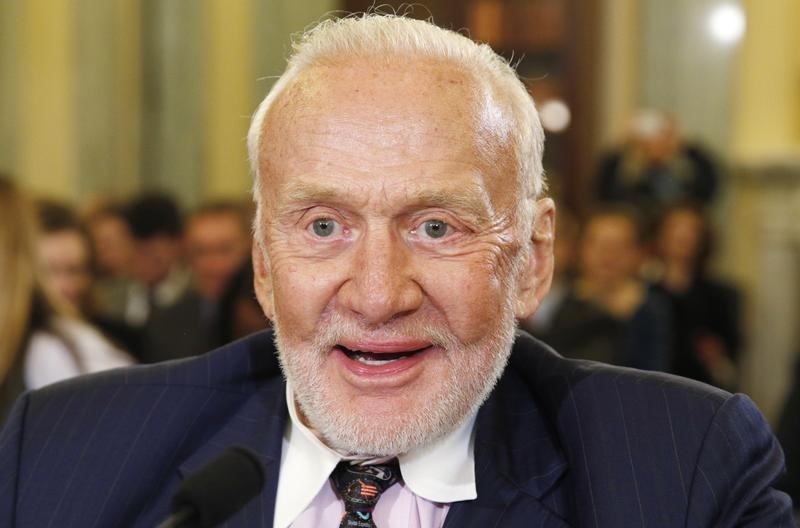 © Reuters. Buzz Aldrin testifies at space competitiveness hearing on Capitol Hill in Washington