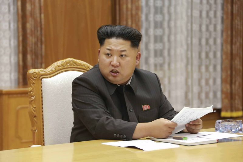 © Reuters. KCNA picture shows North Korean leader Kim Jong Un speaking at an emergency meeting of the Workers' Party of Korea Central Military Commission