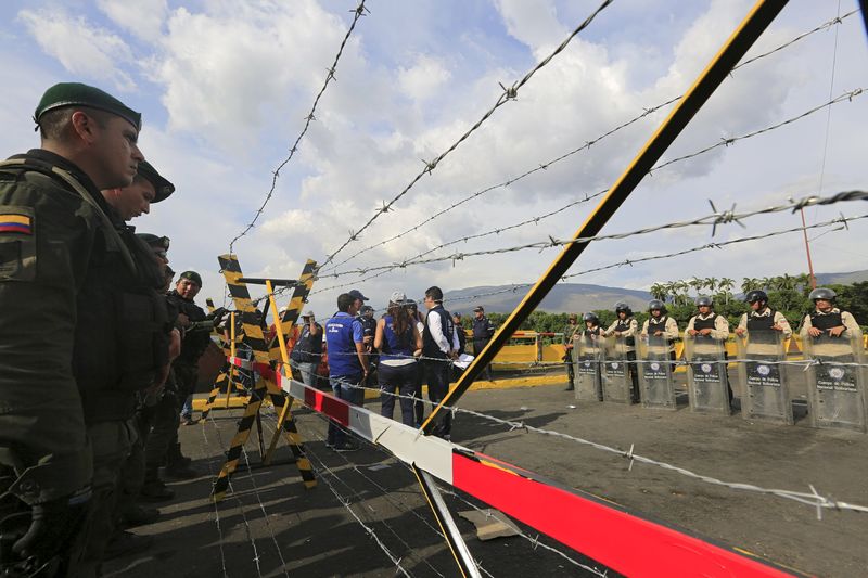 © Reuters. كولومبيا تستدعي سفيرها لدى فنزويلا بسبب نزاع حدودي وكراكاس ترد بالمثل