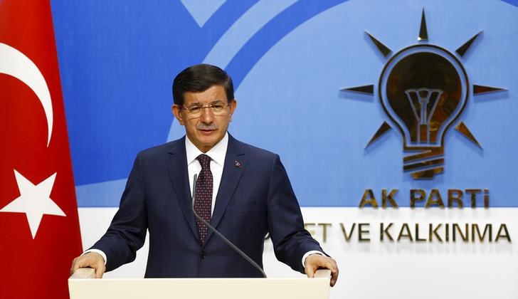 © Reuters. Turkey's Prime Minister Ahmet Davutoglu speaks during a news conference at his ruling AK Party headquarters in Ankara