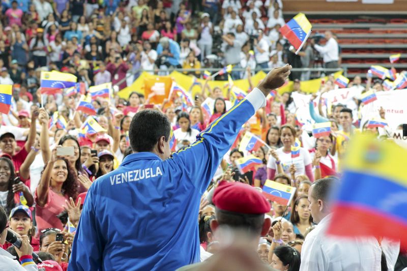 © Reuters. Colombia y Venezuela llaman a consultas a embajadores por crisis en la frontera