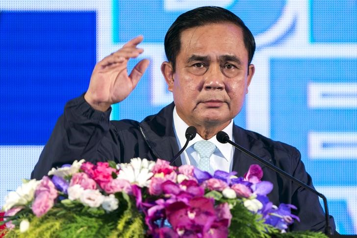 © Reuters. Thailand's Prime Minister Prayuth Chan-ocha gestures as he speaks during ceremony marking  the National Anti-Human Trafficking Day in Bangkok