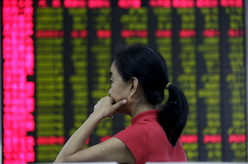 © Reuters. Las bolsas chinas repuntan por esperanza de más medidas del gobierno