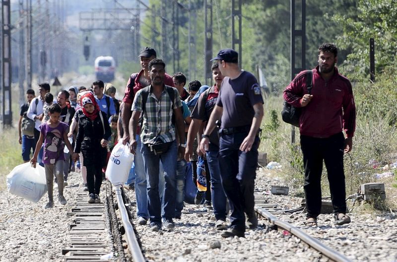 © Reuters. أزمة المهاجرين تجبر أوروبا المنقسمة على النظر للمستقبل