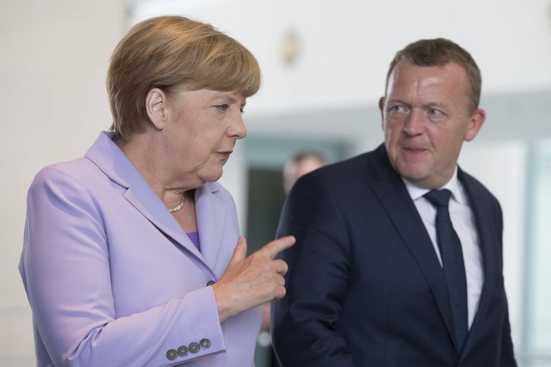 © Reuters. ميركل: القادة الأوروبيون مستعدون لعقد اجتماع يناقش أزمة اللاجئين