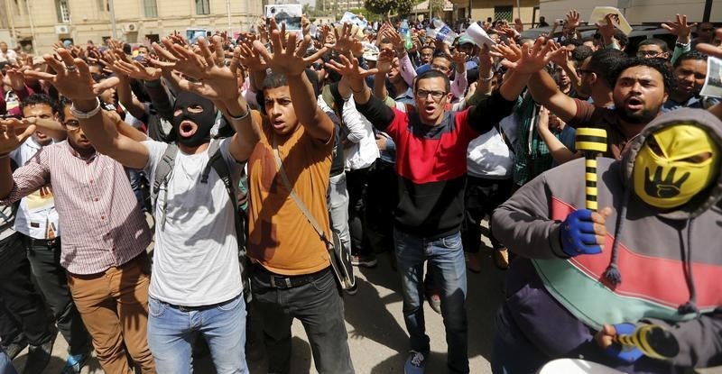 © Reuters. مصادر: مقتل اثنين من الإخوان بمصر في اشتباك مع قوات الأمن