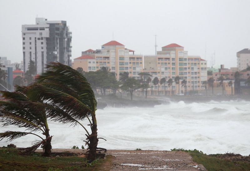 © Reuters. Waves crash along the shores of the Malecon in Santo Domingo, Dominican Republic