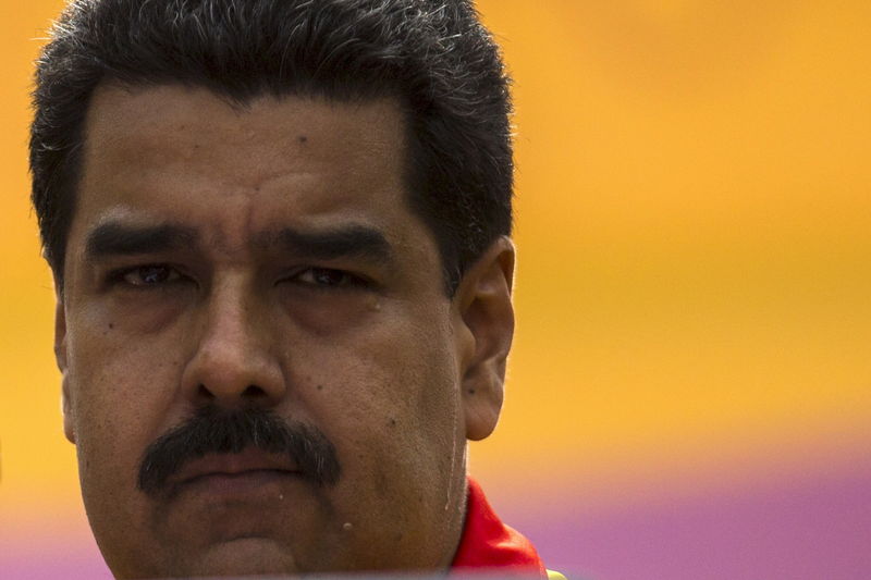 © Reuters. "Casi impensable" romper relaciones con Venezuela: canciller Colombia