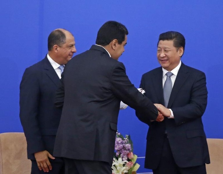© Reuters. Maduro viaja a China y Vietnam en búsqueda de "apoyo" financiero para Venezuela