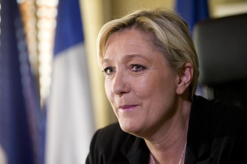 © Reuters. MARINE LE PEN VEUT FAIRE DES CRISES UN TREMPLIN VERS LA VICTOIRE