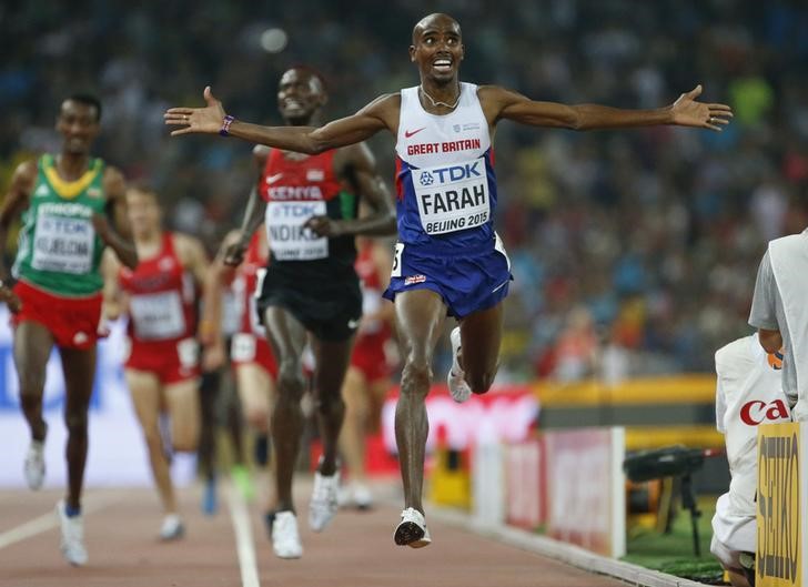 © Reuters. Farah vence en 5.000 metros y consigue un nuevo doblete en el Mundial