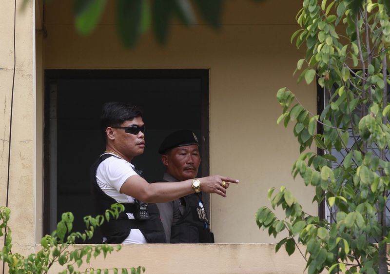 © Reuters. Thai Royal Police inspect the site where a suspect of the recent Bangkok blast was arrested