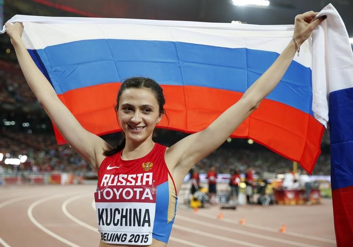 © Reuters. الروسية كوتشينا تفوز بذهبية القفز العالي في بطولة العالم للقوى