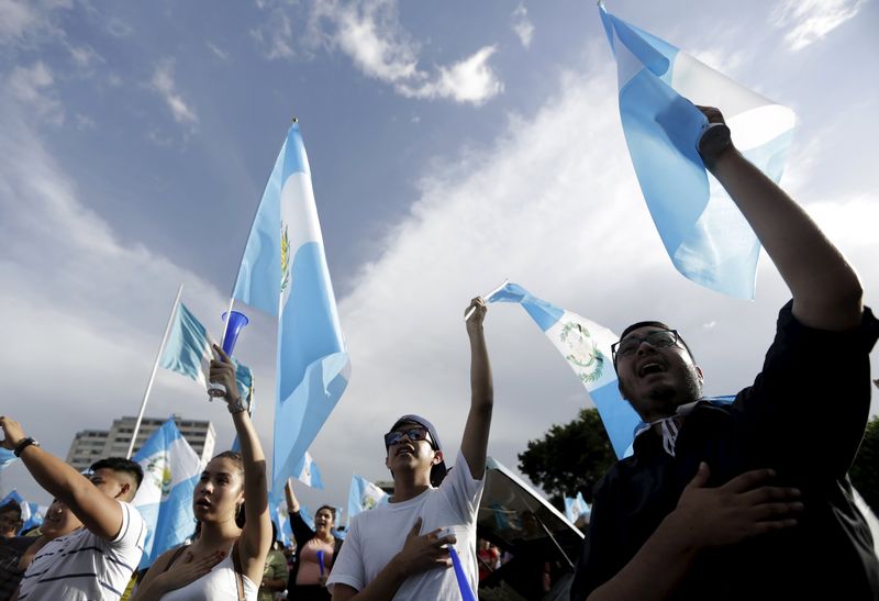 © Reuters. محاولات في الكونجرس بجواتيمالا لرفع الحصانة عن الرئيس