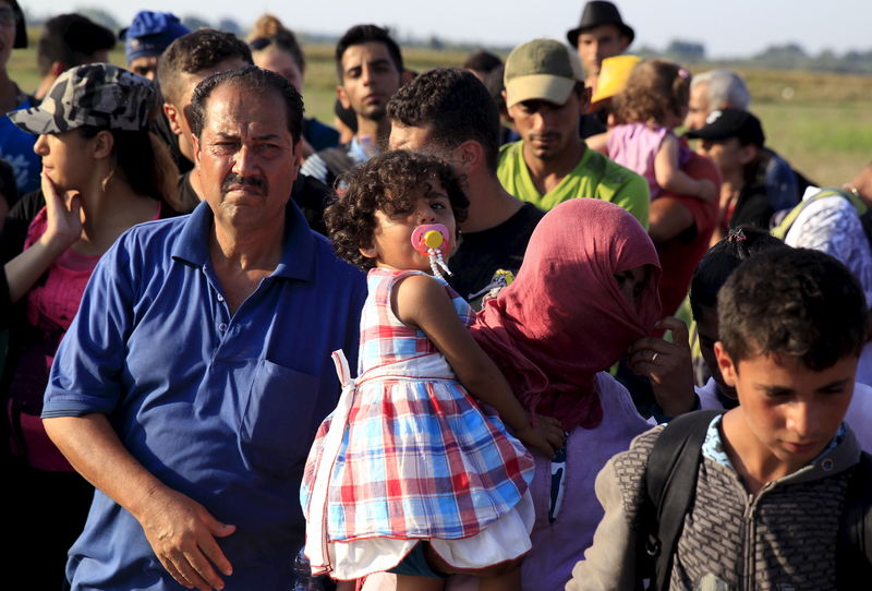 © Reuters. فرنسا تنتقد شرق أوروبا والمجر بشأن سياسة اللاجئين