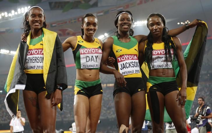 © Reuters. جاميكا تحرز ذهبية التتابع أربعة في 400 متر للسيدات في بكين