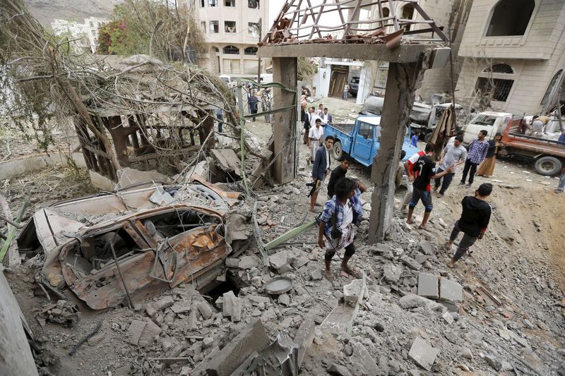 © Reuters. سكان: غارة جوية للتحالف تقتل 36 مدنيا باليمن