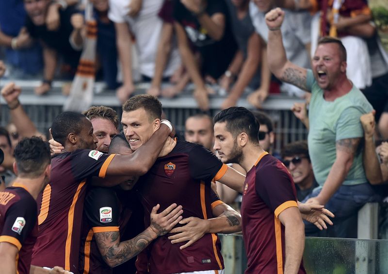 © Reuters. روما يلحق بيوفنتوس ثاني هزيمة على التوالي في الدوري الايطالي