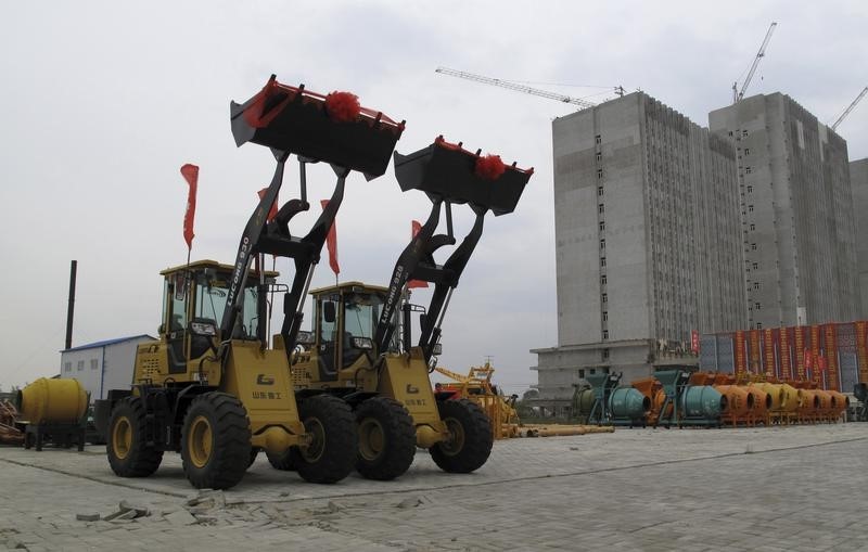 © Reuters. Decorated loaders are seen for sale by Qiqihar ShengBei Construction Machinery Co. around two weeks after the ground opening of The International Hardware and Building Materials City in Qiqihar