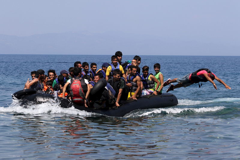 © Reuters. La guardia costera griega rescata a 2.500 inmigrantes en tres días