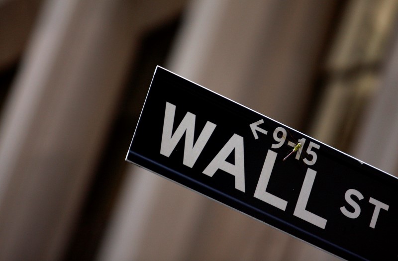 © Reuters. WALL STREET OUVRE EN BAISSE