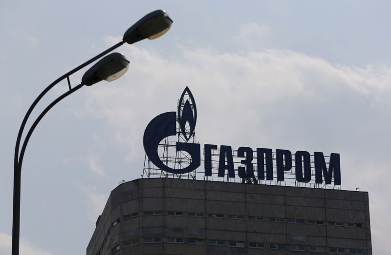 © Reuters. A view shows the company logo of Gazprom company installed on the roof of its office building in Moscow