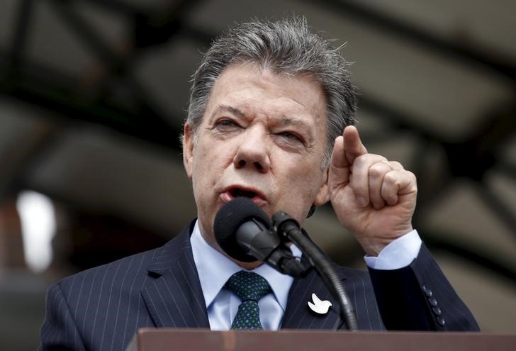 © Reuters. Presidente colombiano Juan Manuel Santos durante evento em Bogotá