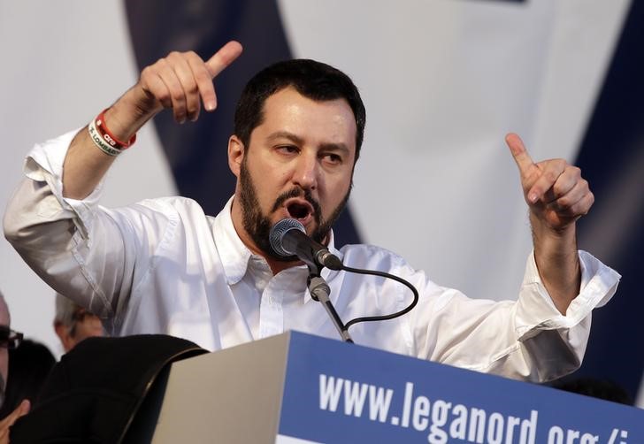 © Reuters. Il leader della Lega Matteo Salvini durante un comizio a Roma 