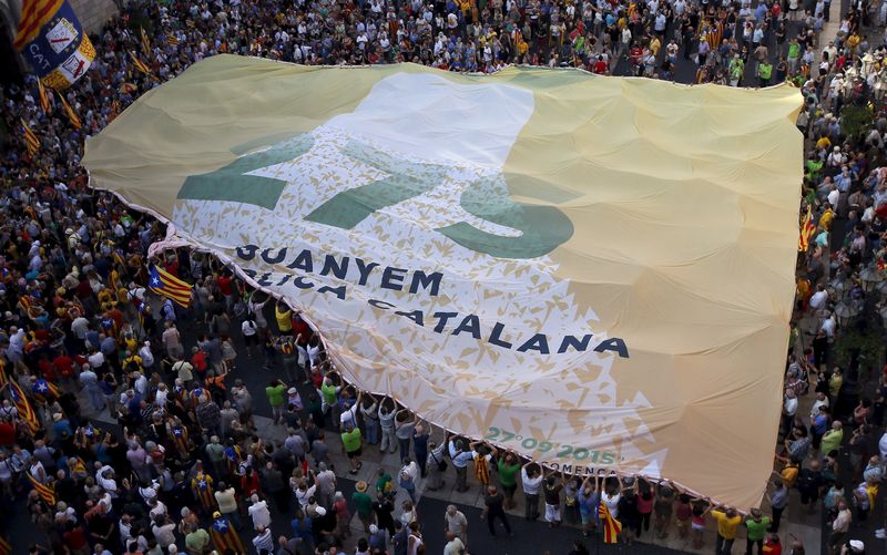 © Reuters. Empresarios catalanes, preocupados por una eventual secesión de la región