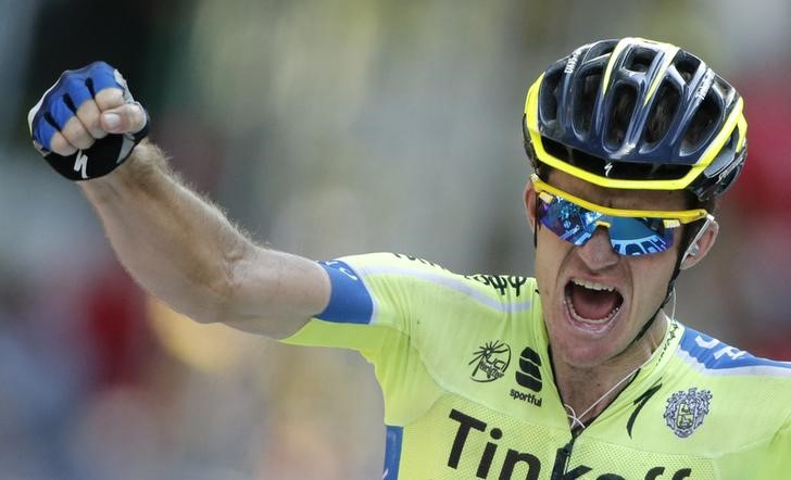 © Reuters. Ciclista Michael Rogers comemora vitória em etapa do Tour de France 