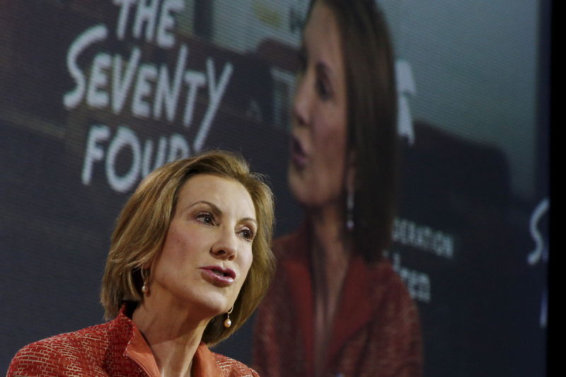 © Reuters. U.S. Republican presidential candidate Carly Fiorina speaks at the New Hampshire Education Summit in Londonderry