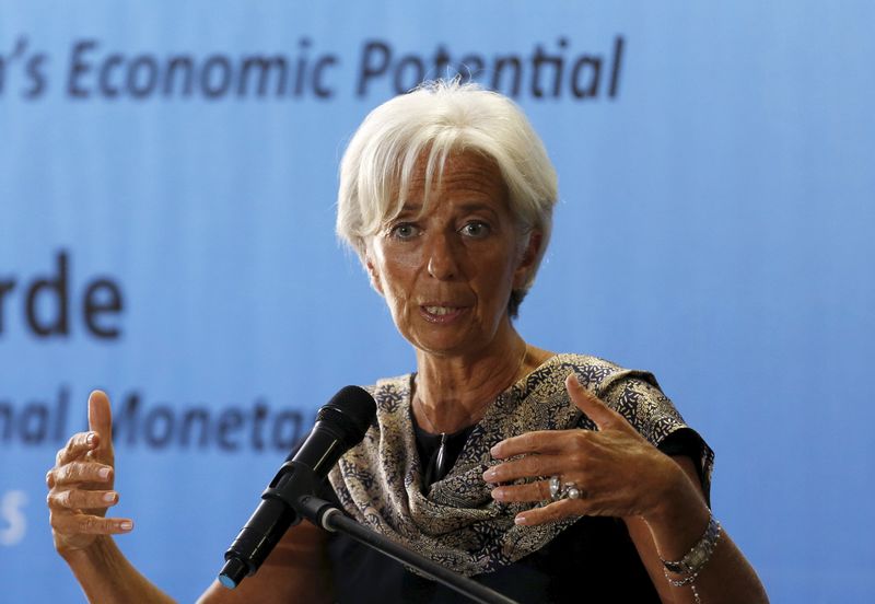 © Reuters. International Monetary Fund (IMF) Managing Director Christine Lagarde gestures during a speech at a public lecture at the University of Indonesia in Jakarta