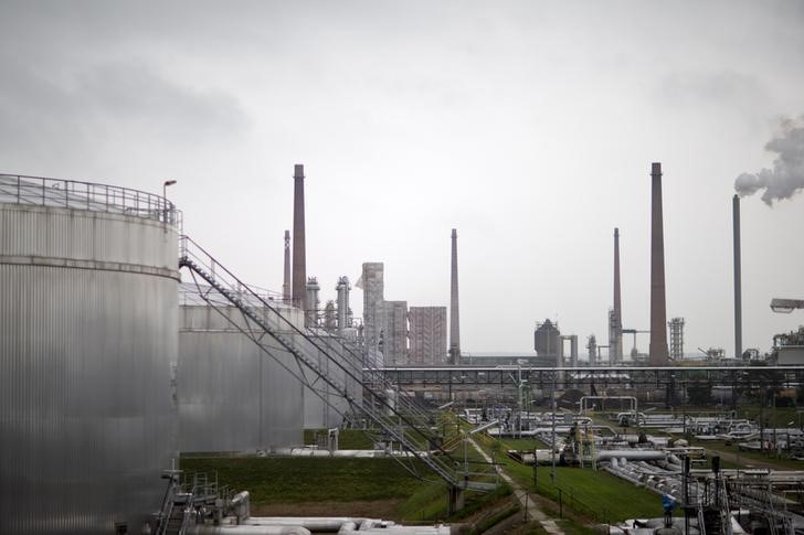 © Reuters. НПЗ Petrolchemie und Kraftstoffe в Шведте (Одере)
