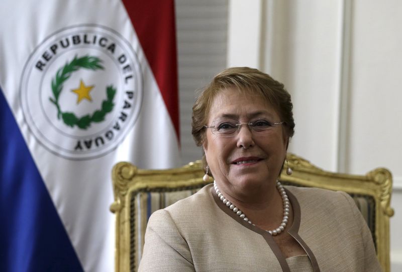 © Reuters. Chile's President Michelle Bachelet looks on during a private meeting with Paraguay's President Horacio Cartes at Lopez Presidential Palace in Asuncion
