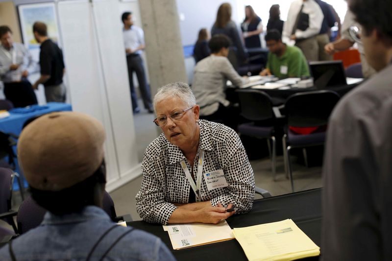 © Reuters. Recruiter Ellen Dolores of Soligent works with job seekers at GRID Alternatives solar job fair in San Francisco