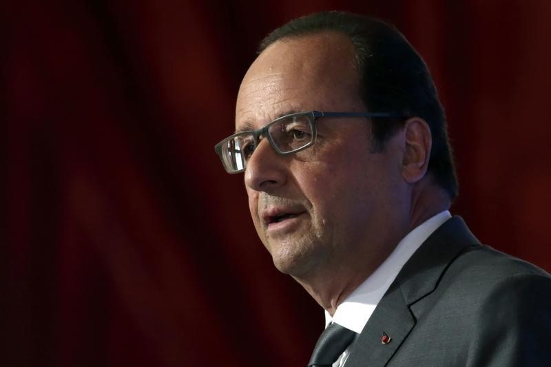 © Reuters. MALAISE À GAUCHE ET IRONIE À DROITE APRÈS LE MEA CULPA DE FRANÇOIS HOLLANDE