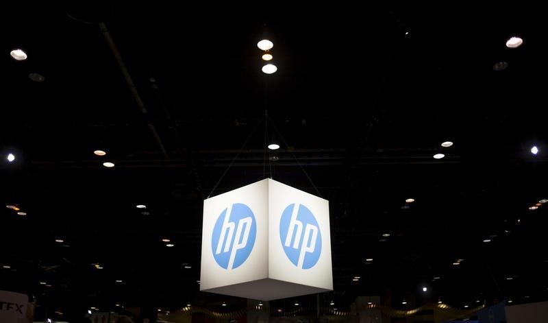 © Reuters. The Hewlett-Packard (HP) logo is seen as part of a display at the Microsoft Ignite technology conference in Chicago