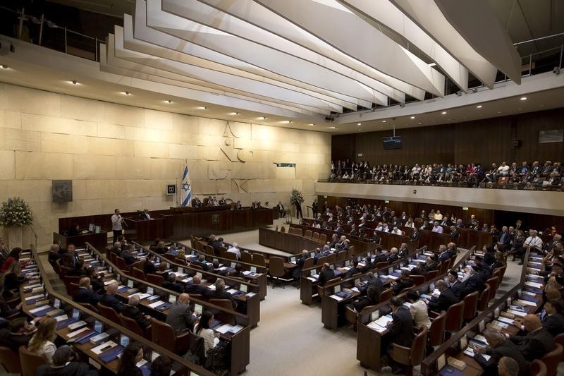 © Reuters. برلمان إسرائيل يقر ميزانية 2015-2016 في تصويت أولي