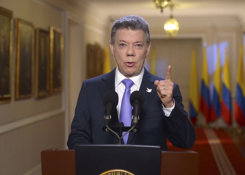 © Reuters. Presidente da Colômbia, Juan Manuel Santos, faz pronunciamento na TV