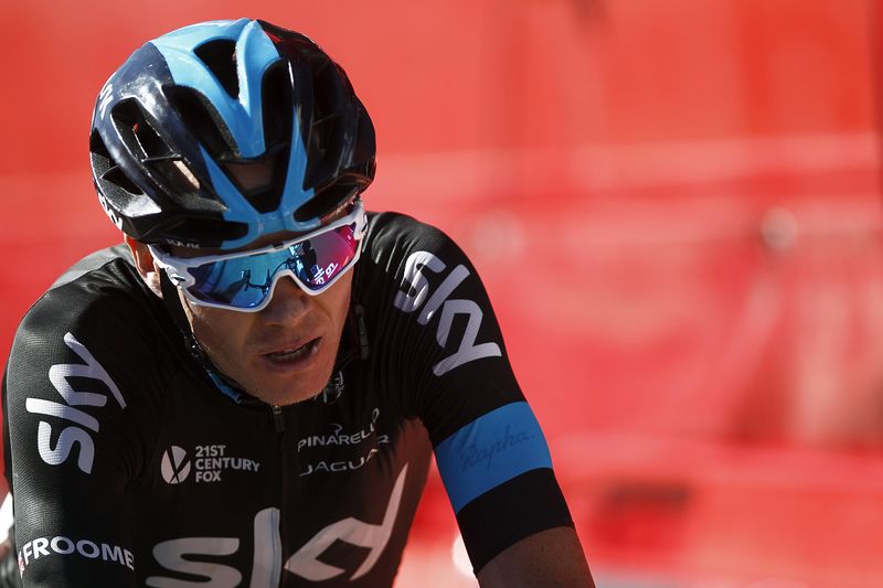 © Reuters. Froome abandona la Vuelta tras una fuerte caída