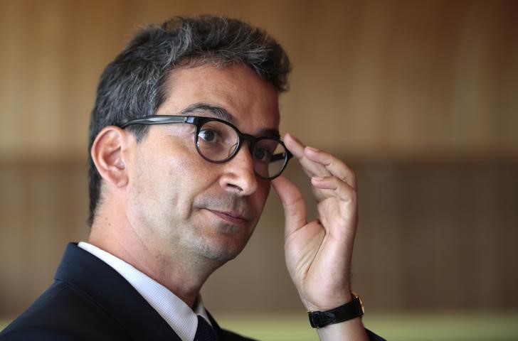 © Reuters. Federico Marchetti, founder and CEO of Milan-listed fashion retailer Yoox, adjusts his glasses as he speaks with Reuters during the FT Business of Luxury Summit in Monte Carlo