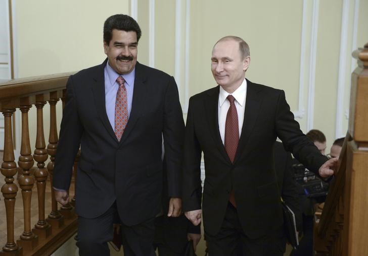 © Reuters. Владимир Путин и Николас Мадуро на встрече в резиденции президента РФ в Ново-Огарево  
