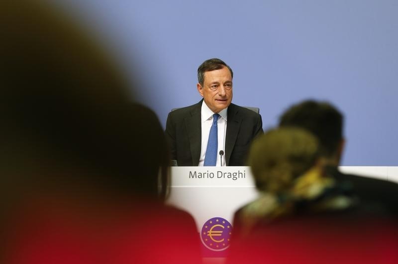 © Reuters. BCE prevé crecimiento e inflación más débil en zona euro