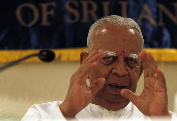 © Reuters. Leader of the Tamil National Alliance political party Rajavarothiam Sampanthan speaks during a forum in Colombo