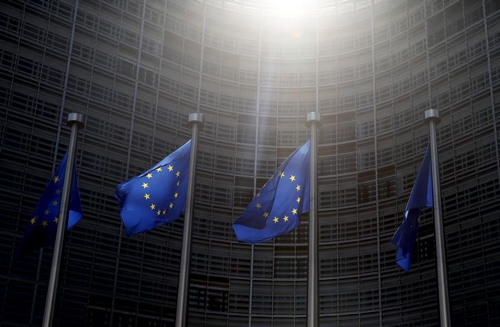 © Reuters. European Union flags flutter outside the EU Commission headquarters in Brussels