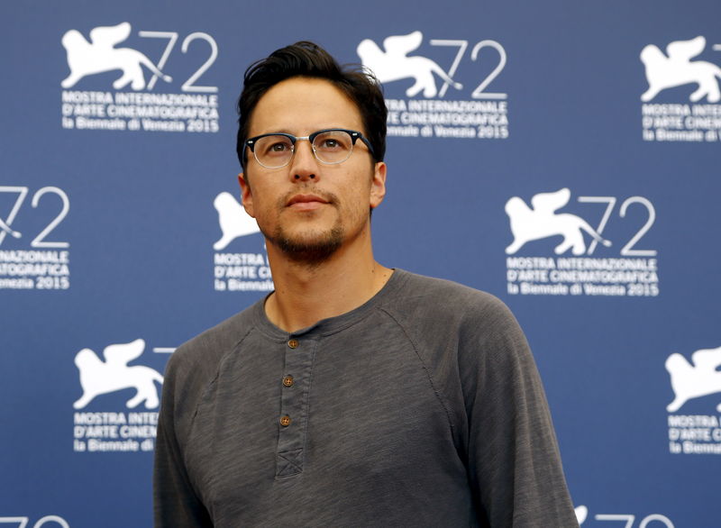 © Reuters. Diretor americano Cary Fukunaga posa para fotos no Festival de Veneza