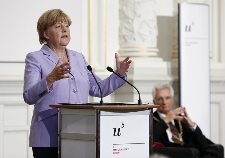 © Reuters. Chanceler alemã Angela Merkel faz discurso em Berna