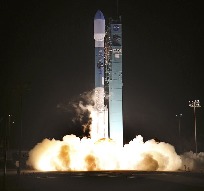 © Reuters. File photo of United Launch Alliance rocket launching from Vandenberg Air Force Base in California