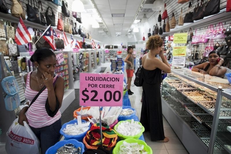 © Reuters. People shop in a store in San Juan